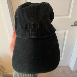 Roots hat in Black